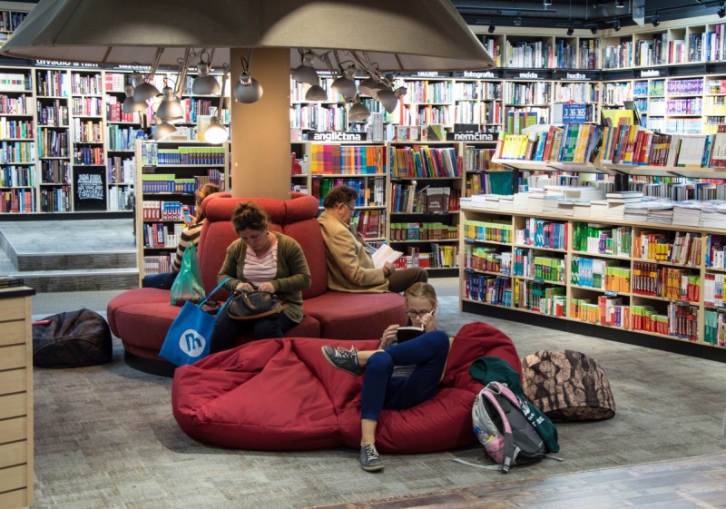 ecommerce-PUGET SUR ARGENS-min_books_bookstore_book_reader_readers_reading_shop_sale_books-849006