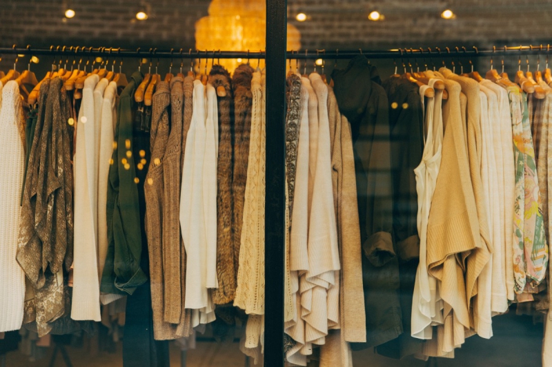 ecommerce-PUGET SUR ARGENS-min_clothe_fashion_store_shop_window_store_front-21277